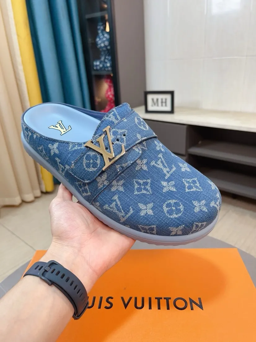 Men's shoes 💰360🌸🌸LV Easy 2025 new men's casual sandals and slippers, made of suede cow leather, with Monogram pattern to highlight the trendy style. Adjustable straps illuminated with LV letters, while a resilient insole and micro outsole provide lightweight comfort. Made of suede cow leather with embossed Monogram pattern and brand element metal hardware✅Adjustable straps➕Tough insole‼ ️Micro outsole. Comfortable and easy to wear‼ ️ size：38-45